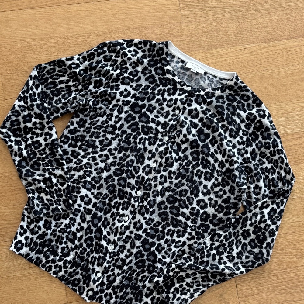 LOFT lg button down cardigan w/animal print